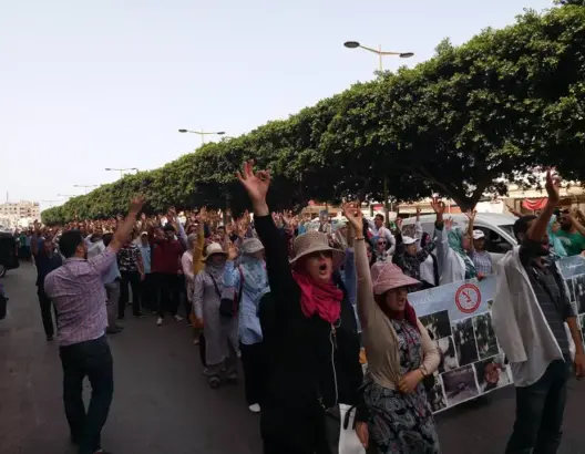 “الأساتذة المتدربون” في ثاني أيام الإنزال .. وقفة ومسيرة واعتصام