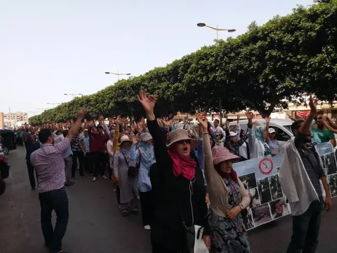 “الأساتذة المتدربون” في ثاني أيام الإنزال .. وقفة ومسيرة واعتصام