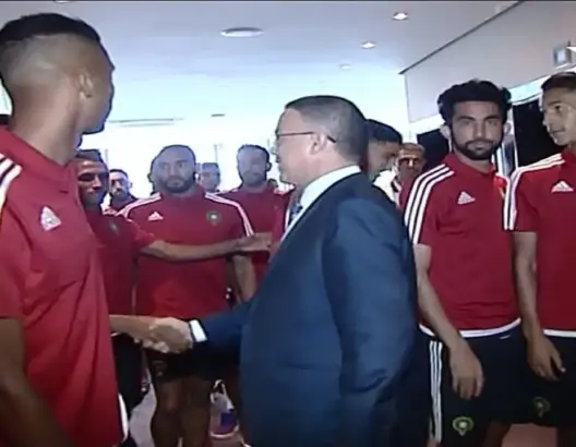 فوزي لقجع يزور بعثة المنتخب الوطني ويساندهم قبل التوجه لتونس للاستعداد لمواجهة مصر