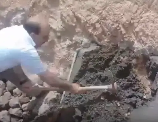 رئيس المجلس الإقليمي بميدلت يكشف تلاعبا في أشغال مقاولة ببومية