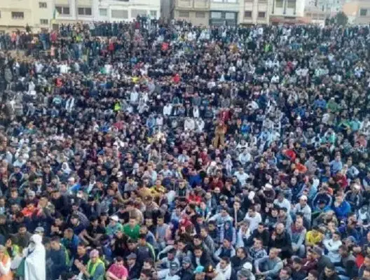 يحدث الان .. مسيرة تضامنية في الدار البيضاء مع الحسيمة (شاهد)
