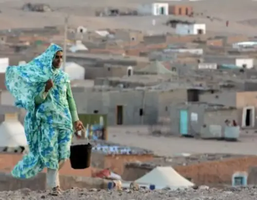 الجزائر تمعن في محاصرة ساكنة مخيمات تندوف.. اعتقلت العشرات بتهمة التهريب