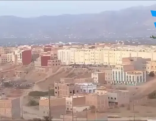 قبل قليل: إمزورن تخرج للشارع رغم الحصار (شاهد)