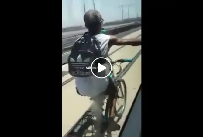 بعد الحافلات.. ظاهرة خطيرة تنتقل إلى الطرامواي في سلا. شاهد