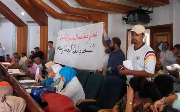 تجار باليوسفية يقتحمون دورة مجلس الرباط ويطالبون بـ”فك الحصار” عنهم