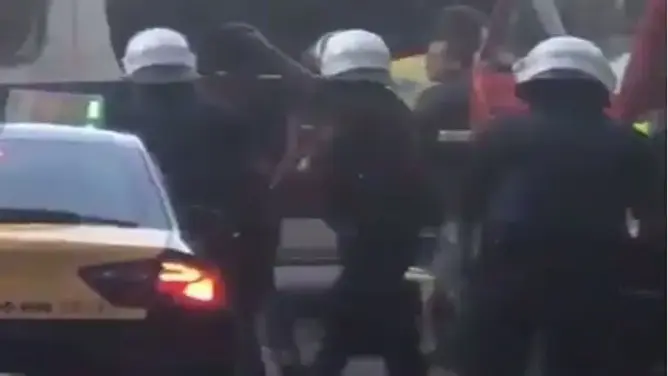 لحظة القبض على مشتبه به في تنفيذ هجوم برشلونة
