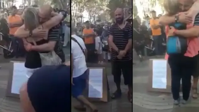 مغربي في برشلونة كتب لهم “نحن لسنا إرهابيين” .. شاهد رد فعل الإسبان