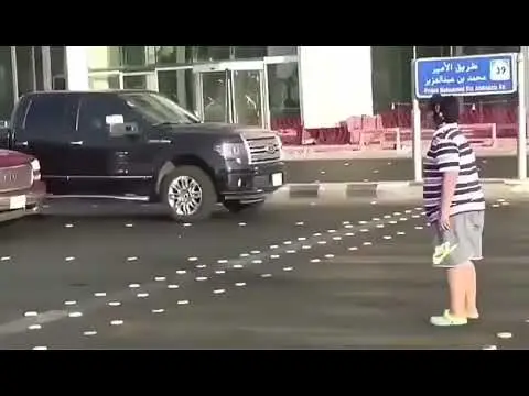 غريب .. رقصة تجر طفلا سعوديا للنيابة العامة (فيديو)