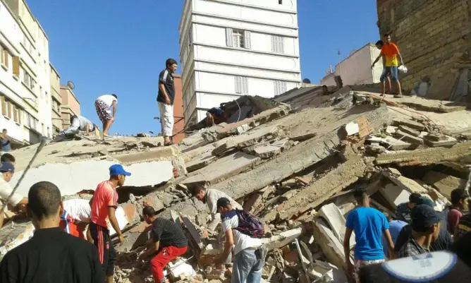 انهيار منزل من 3 طوابق بالبيضاء والوقاية المدنية تبحث عن الضحايا