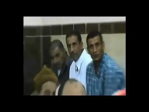 شاهد مصري يشهر سلاحا أبيض بوجه قارئ للقرآن