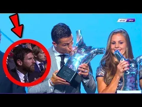 شاهد تتويج كريستيانو رونالدو بجائزة أفضل لاعب في 2017 وردة فعل ميسي