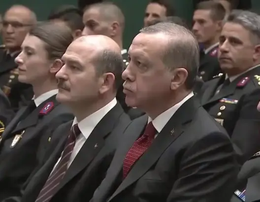 شاهد الدرك التركي يعزف موسيقى ارطغرل أمام الرئيس التركي اردوغان