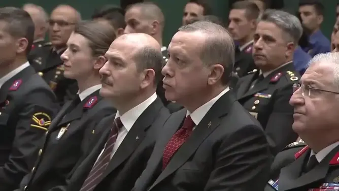 شاهد الدرك التركي يعزف موسيقى ارطغرل أمام الرئيس التركي اردوغان