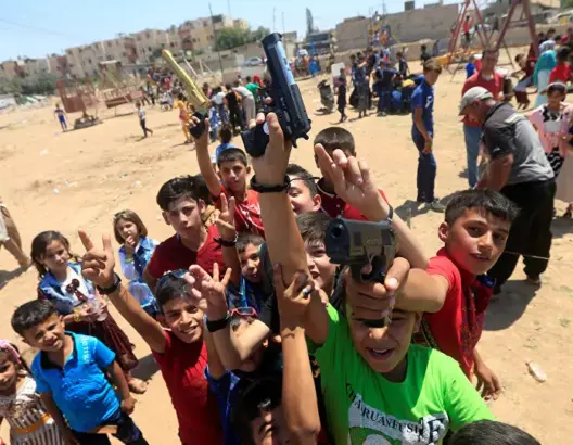 بسبب مخالفة قانونية … يكتشف أنه أب لـ102 طفل