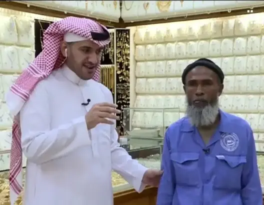 تفاعلكم : سخرية من عامل نظافة تفتح له أبواب الخير في السعودية “فيديو”