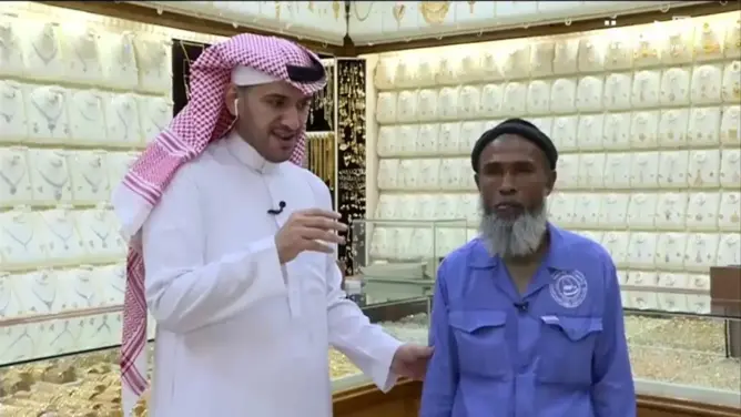 تفاعلكم : سخرية من عامل نظافة تفتح له أبواب الخير في السعودية “فيديو”