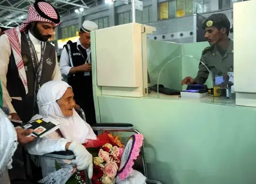عمرها 104 سنوات .. إندونيسية تصل الأراضي المقدسة للحج