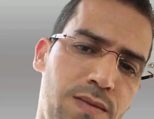 الحافلة بين العزة والمهانة