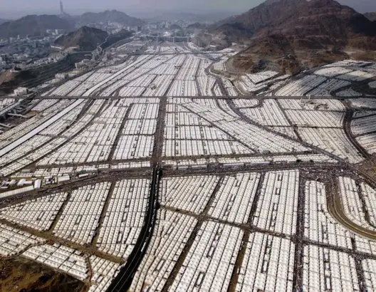 بدء توافد حجاج بيت الله الحرام إلى منى في أول أيام المشاعر المقدسة