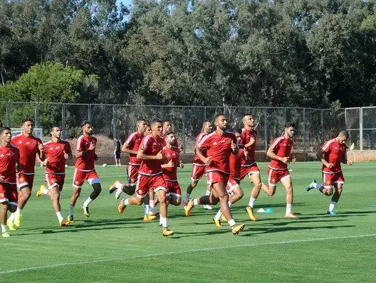 العواملة يرصد الأجواء وسط لاعبي المنتخب المغربي بباماكو