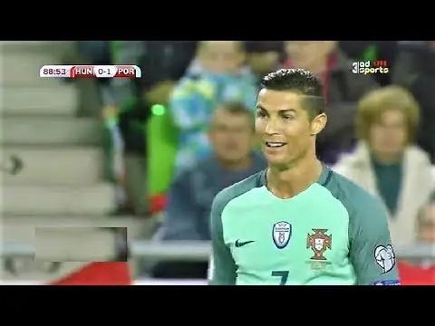 شاهد لقطة الموسم لاعب المجر يعتدي على رونالدو