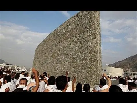 شاهد بالفيديو .. أين تذهب حصى الجمرات بعد ما يرميها الحجاج