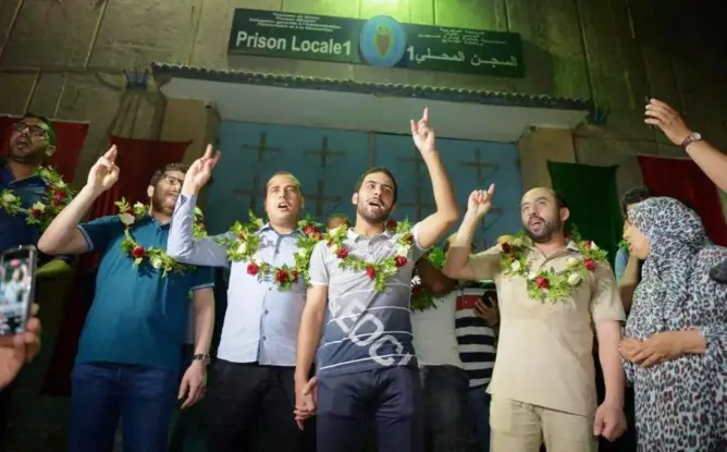 بعد خروجهم من السجن.. شباب الفيسبوك غاضبون من حزبهم