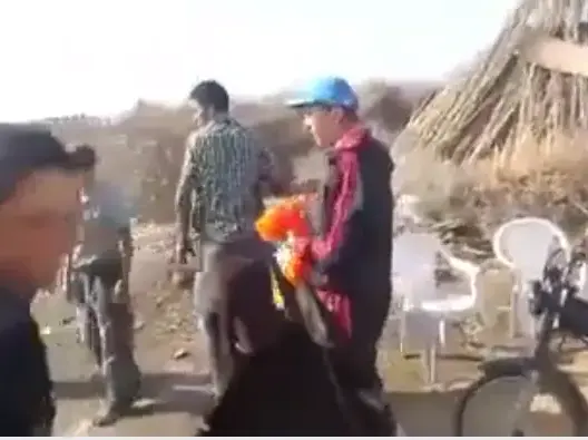 شاهد سباق “للحمير”.. كلشي على المعلق