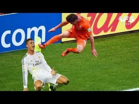 لاعبون كادوا أن يقتلوا رونالدو بتدخلهم العنيف (فيديو)