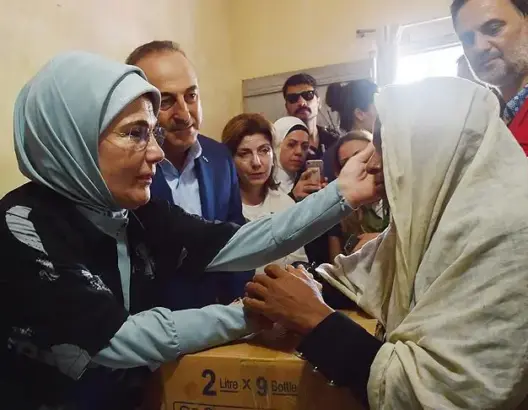 في ظل الصمت العربي.. زوجة أردوغان تزور مسلمي الروهينغا (فيديو)