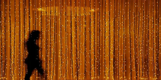 دعارة المغربيات بالخليج تتحول للعلن .. فنادق تستقبلهن أمام الجميع