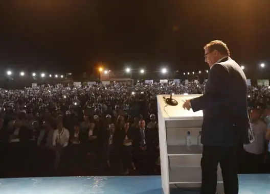 أخنوش يوصي شبيبة حزبه بقراءة كتب علال الفاسي والعثماني وديغول