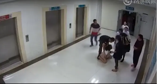 حامل تنتحر في المستشفى لسببٍ لا يصدّق !