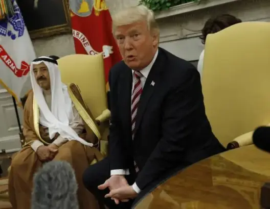 سبب غريب.. ترامب يكشف عن سر غيرته من أمير الكويت!