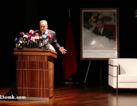 العنصر يشيد بالعثماني ويقطر الشمع على بنكيران