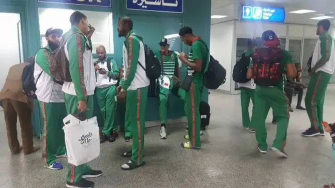 بالصور .. منتخب السلة يحط الرحال بتونس لمواجهة الفراعنة