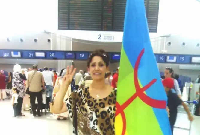 الناشطة مزان تعانق الحرية بعد قضائها لشهرين حبسا بسجن “الزاكي”