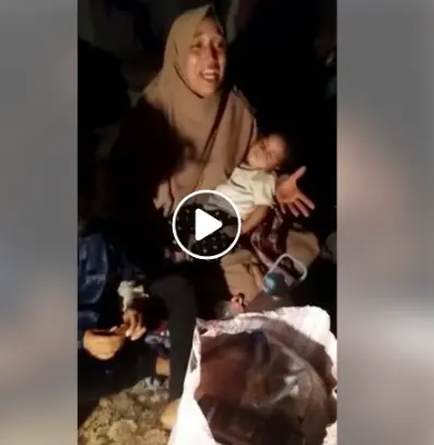 مؤثر: أم تهدد بقتل نفسها وأبنائها بعد هدم السلطات لـ”براكة” كانت تسكنها