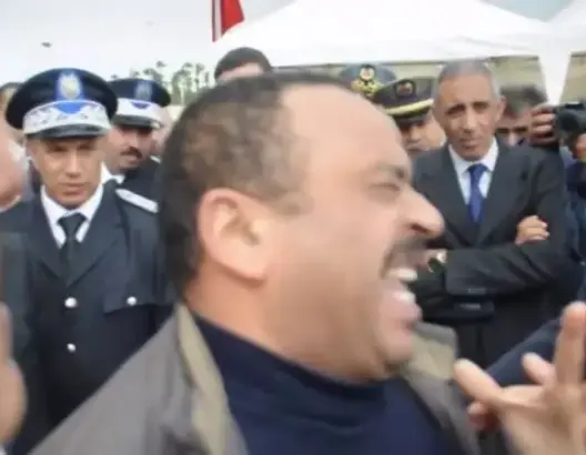 فيديو لشرطي موقوف أمام والي الدار البيضاء يثير ضجة على فيسبوك