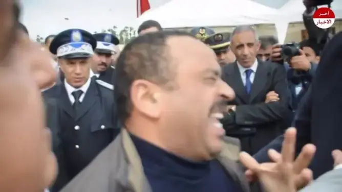 فيديو لشرطي موقوف أمام والي الدار البيضاء يثير ضجة على فيسبوك
