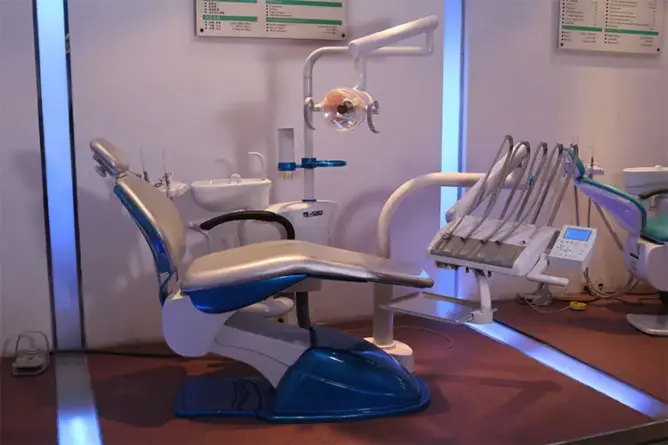 “كُرسي” يحرم نساء ورجال التعليم من خدمات طب الأسنان بالرشيدية