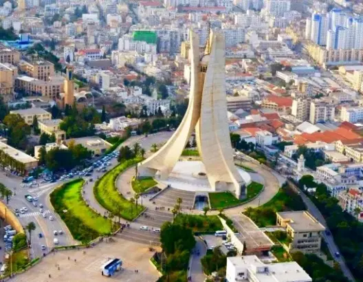 فاتح محرم يفجّر خلافاً بين وزارتين بالجزائر.. والمواطنون في حيرة (صور)