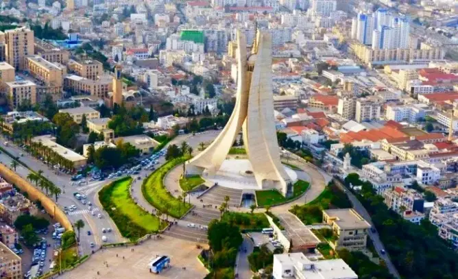 رئاسيات الجزائر.. 120 راغبا في الترشح يسحبون استمارات جمع التوقيعات