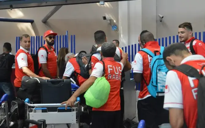 الفتح يحط الرحال بتونس ويستعد لمواجهة الصفاقس