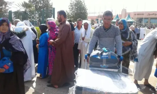 أزمة الحجاج المغاربة العالقين بمطار جدة تنتهي بتدخل مسؤول مغربي
