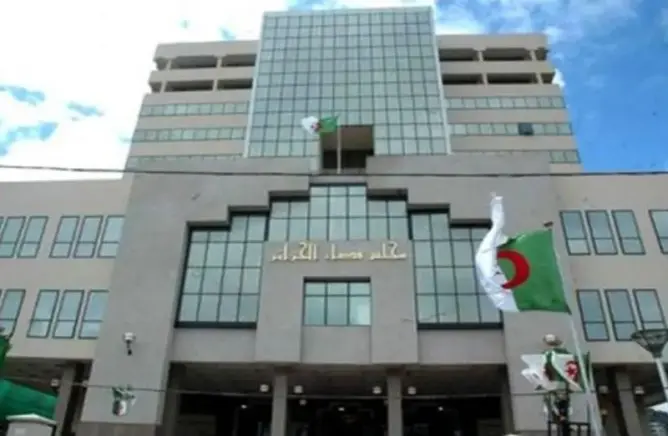 السجن لطاقم طبي تسبب في وفاة امرأة وجنينها