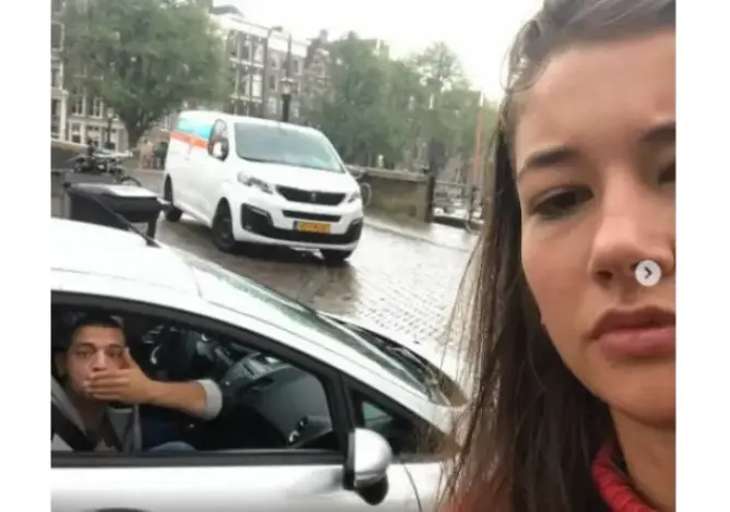 تحرشوا بها فطلبت منهم صوراً تذكارية.. وهذا ما فعلت بها!