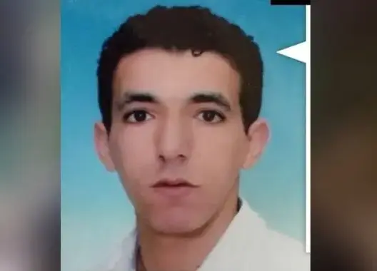 أم مغربي معتقل بالنيجر تلجأ لسفارة البلد والأخيرة ترفض استقبالها 