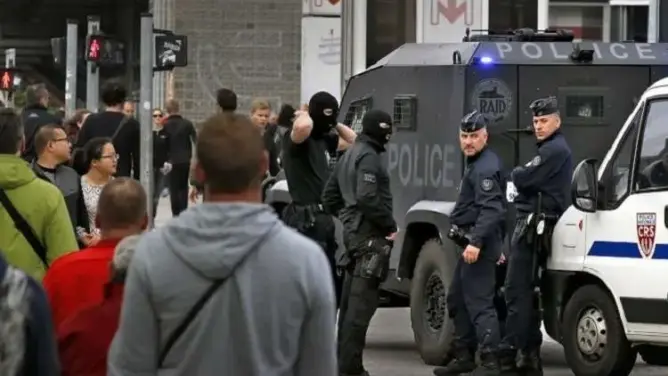 عاجل: مقتل شخصين في عملية طعن داخل محطة للقطارات بفرنسا