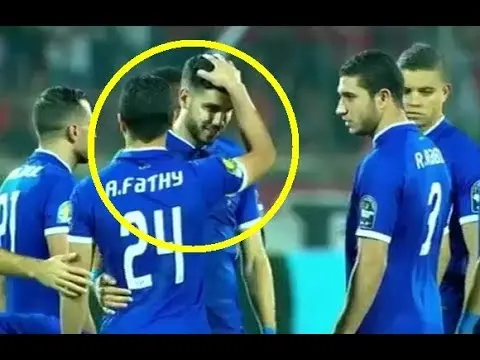 طريف: أحمد فتحي يرقي وليد أزارو قبل بدء مباراة الأهلي والنجم الساحلي